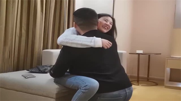 你的老表2000一次的温柔小少妇